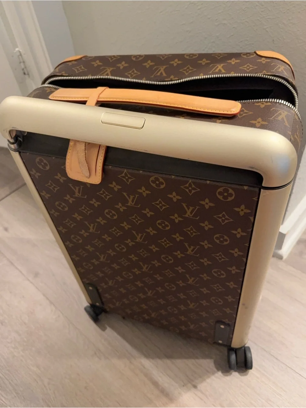 Louis Vuitton Horizon 55 Rolling Carry-On Suitcase  Monogram Canvas